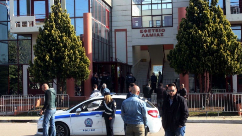 Λαμία: «Ποντικός» τρύπωσε στο Εφετείο