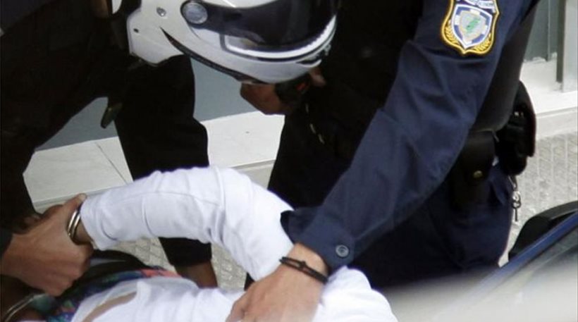 Αλβανοί «οικονομικοί μετανάστες» σακάτεψαν στο ξύλο 88χρονη για να τη ληστέψουν