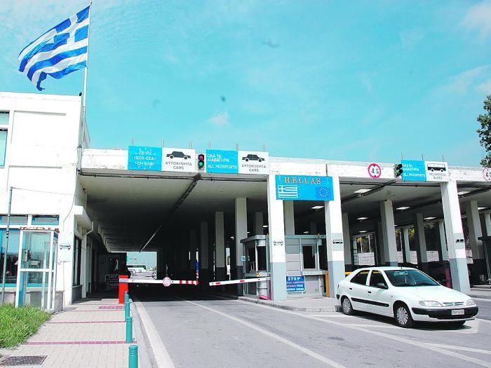 Χειροπέδες σε Σύρο στο Τελωνείο των Κήπων