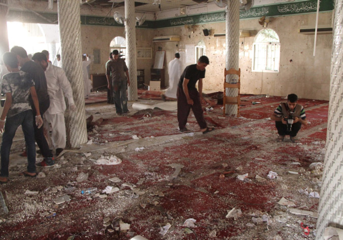 Για πρώτη φορά επίθεση του ISIS στη Σ.Αραβία – 21 νεκροί και 81 τραυματίες σε επίθεση αυτοκτονίας σε σιιτικό τέμενος (εικόνες)