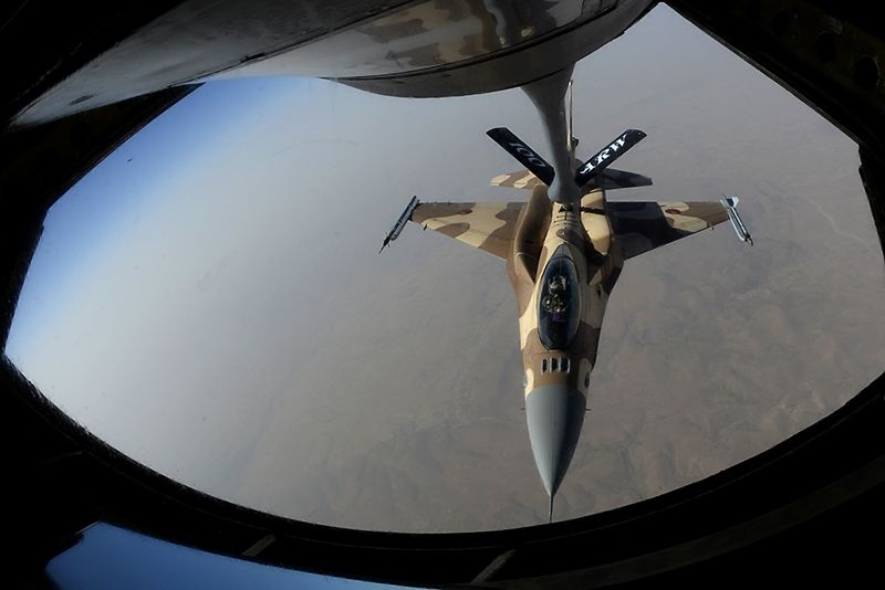 African Lion 2015: Μαροκινά F-16 block 52+ ανεφοδιάζονται από αμερικανικά KC-135
