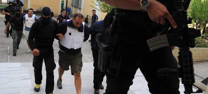 Με βρισιές σε δημοσιογράφους  οδηγήθηκαν στον εισαγγελέα οι ληστές που συνελήφθησαν στην Αγχίαλο [εικόνες]