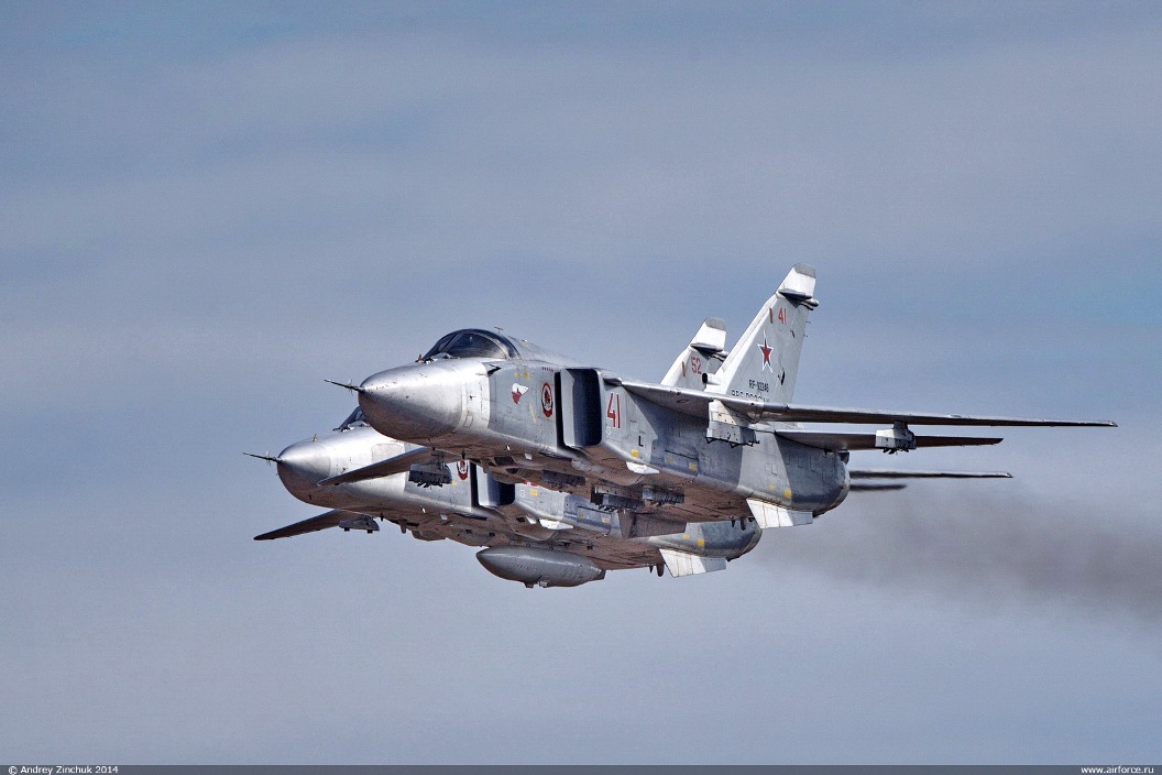 Η στιγμή που ρωσικό Su-24 περνά δίπλα από το αμερικανικό αντιτορπιλικό [βίντεο]