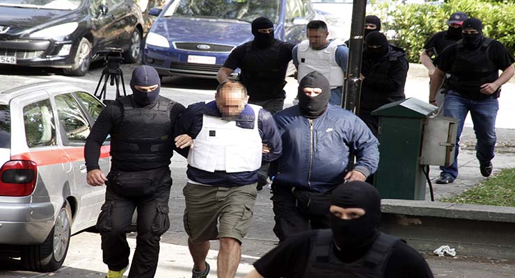 “Ληστές του Διστόμου”: Ο Δραβίλας έκανε βόλτες με τη… Jaguar στο Βόλο