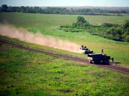 Ένας διαφορετικός αγώνας ταχύτητας: T-72A εναντίον T-64B! [βίντεο]