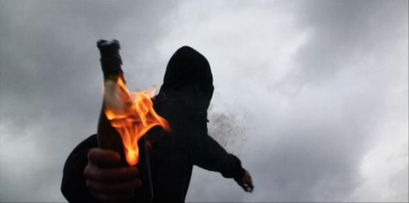 Αλβανός τσακώθηκε σε μπαρ και τους πέταξε μολότοφ!