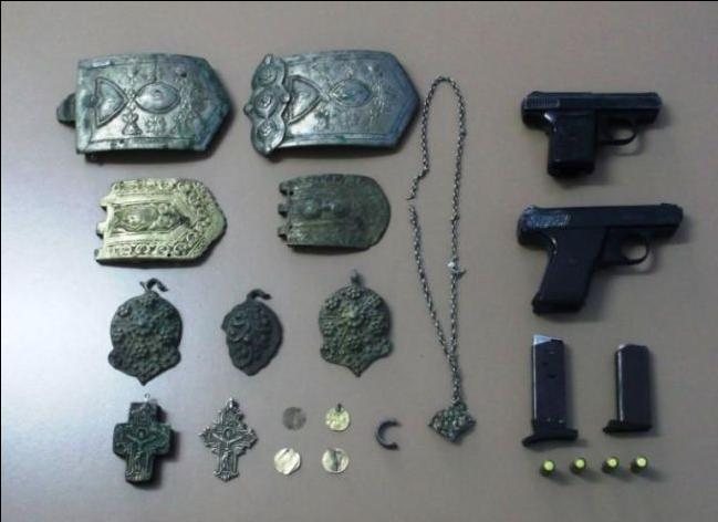 Χειροπέδες σε 55χρονο για αρχαία και όπλα στη Δράμα (εικόνες)