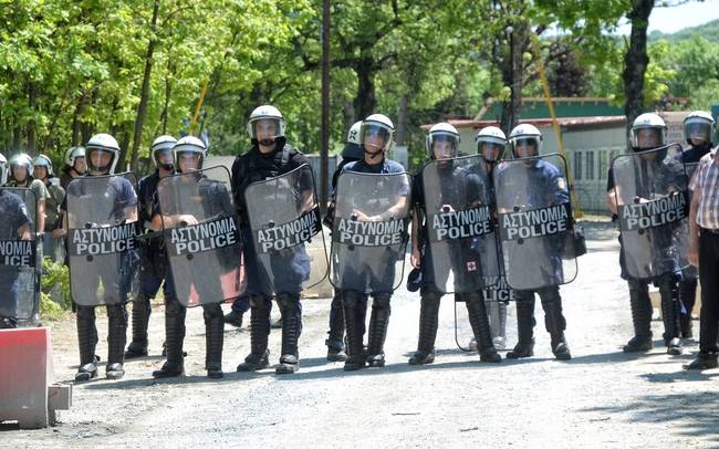 39 προσαγωγές έξω από τα γραφεία των ΕΛΠΕ στο Μαρούσι