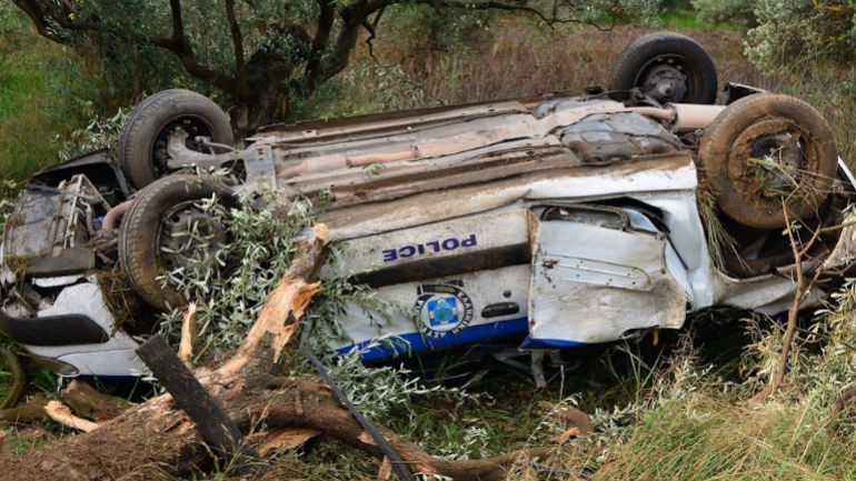 Ηλεία: Αστυνομικοί τραυματίστηκαν σε τροχαίο