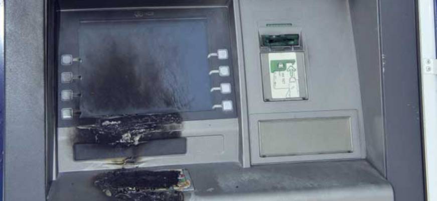 Μπαράζ εμπρηστικών επιθέσεων σε ΑΤΜ σε όλη την Αθήνα