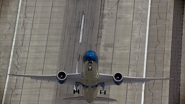 To νέο Boeing απογειώνεται σχεδόν κάθετα – Δείτε το βίντεο