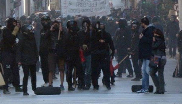 Ξύλο με ρόπαλα στο κέντρο της Πάτρας