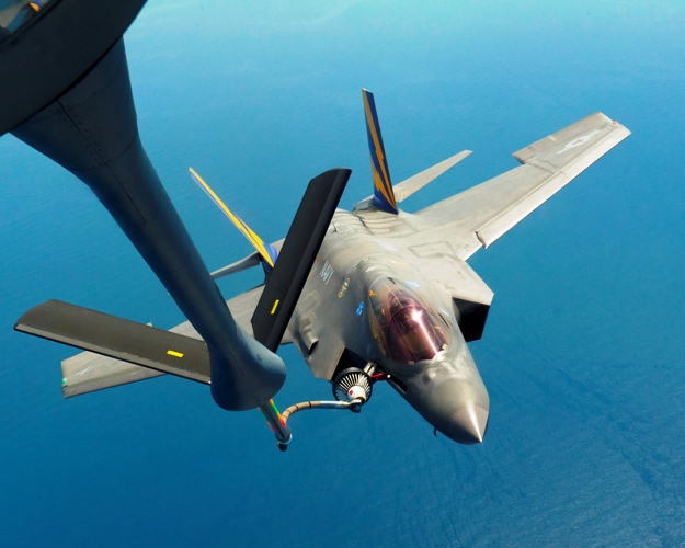 F-35 κατά τη διάρκεια εναέριου ανεφοδιασμού – Βίντεο