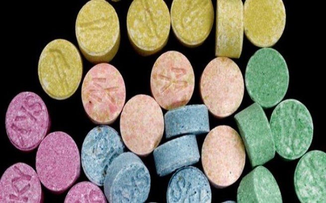 Χειροπέδες σε Αλβανό για κατοχή ναρκωτικών χαπιών