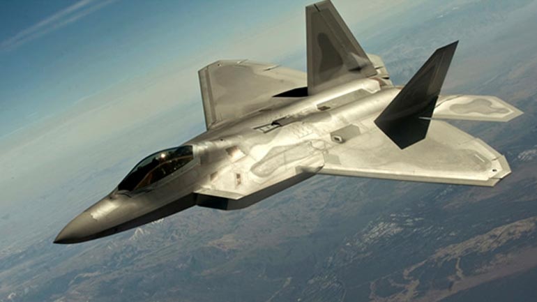 Αναβίωση του “ψυχρού” πολέμου: F-22 θα στείλουν οι ΗΠΑ στην Ευρώπη για τον “ρωσικό κίνδυνο”! [βίντεο]