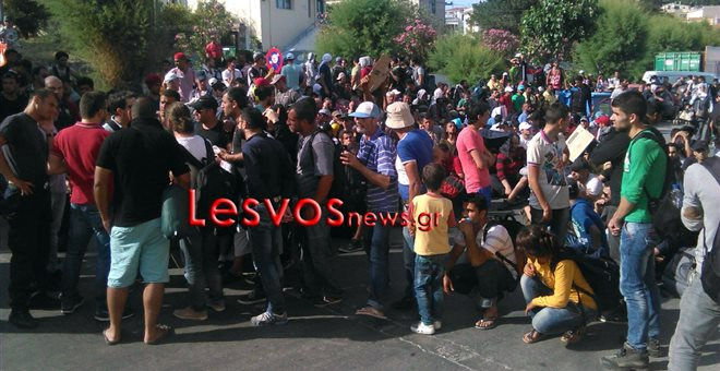 Ένταση, συμπλοκές και επεισόδια μεταξύ λάθρο στη Μυτιλήνη – Περίπου 10 οι τραυματίες