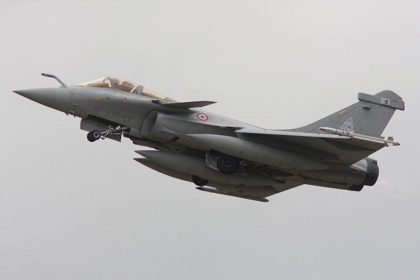 Μοναδική αεροπορική επίδειξη του Rafale στο Παρίσι [βίντεο]