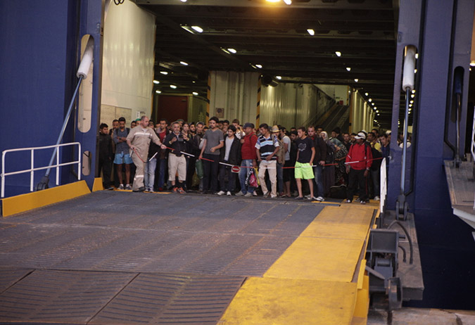 Πάνω από 3000 λαθρομετανάστες έστειλαν σε μια εβδομάδα τα νησιά του Α. Αιγαίου στην Αθήνα