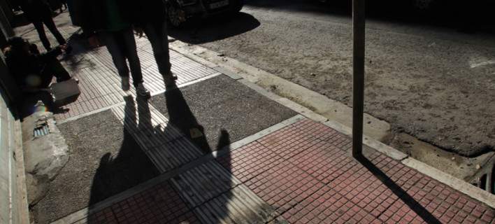 Φοβήθηκαν… χρεοκοπία σήκωσαν τα λεφτά από την τράπεζα και τους λήστεψαν