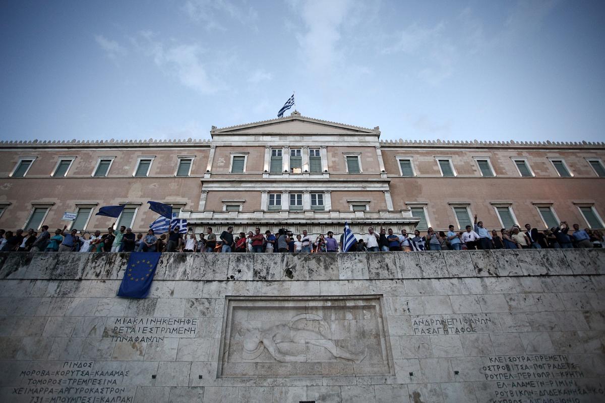 ΝΔ, Ποτάμι και ΠΑΣΟΚ ήθελαν νέα “Μεϊντάν” χθες στο Σύνταγμα – Γιατί απέτυχε το “πορτοκαλί” παραξικόπημα