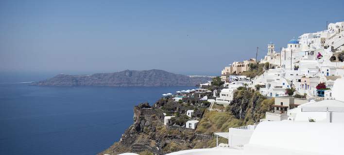 «Ξηλώνεται» το Α.Τ. Σαντορίνης: Αξιωματικοί του διακινούσαν λαθρομετανάστες