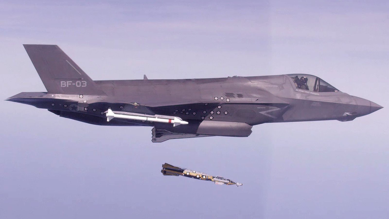 To F-35 σε βολή πυρομαχικών ακριβείας Paveway IV [βίντεο]
