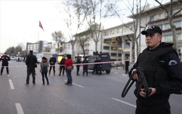 Τουρκία: Τέσσερις δημοσιογράφοι συνελήφθησαν κατά την επιστροφή τους από τη Συρία