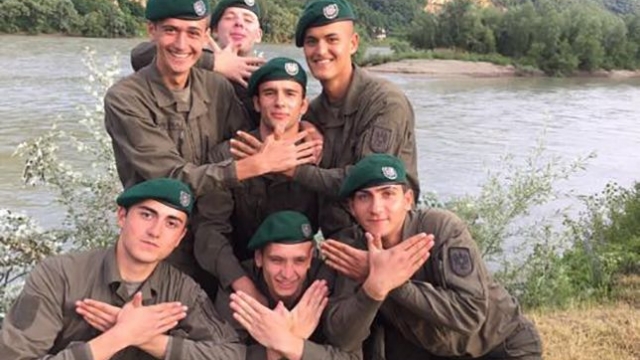 Αλβανικής καταγωγής στρατιώτες του αυστριακού στρατού δεν ξεχνούν… την καταγωγή τους
