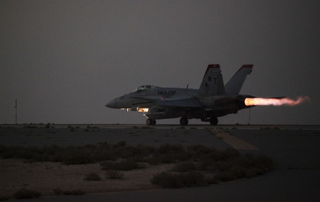 Εκπληκτικά πλάνα από F/A-18 Hornets στην διάρκεια των επιχειρήσεων κατά των ισλαμιστών [εικόνες]