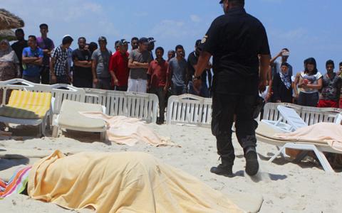 Εκατοντάδες τουρίστες προσπαθούν να εγκαταλείψουν την Τυνησία