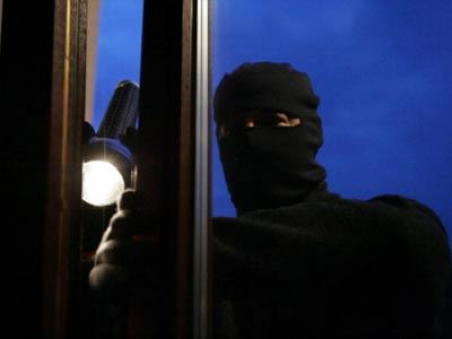 Κινηματογραφική διάρρηξη σε τουριστική επιχείρηση στη Θεσσαλονίκη