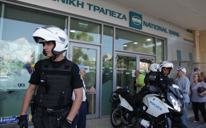 Έκτακτα μέτρα της ΕΛ.ΑΣ. σε τράπεζες, σούπερ μάρκετ και δημόσια κτίρια