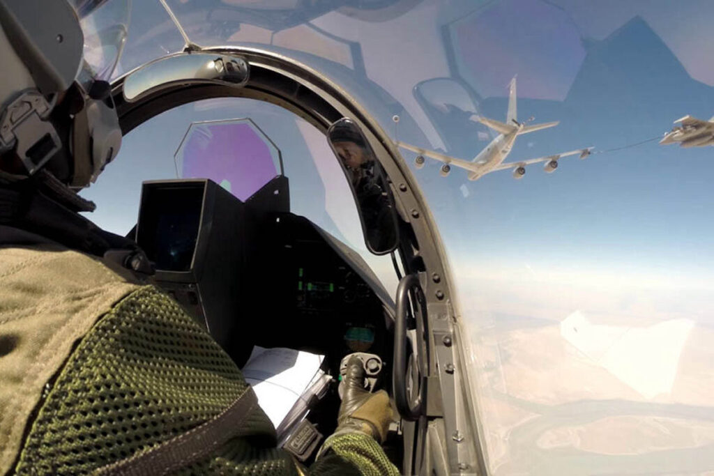 Η επίδειξη που πραγματοποίησε το γαλλικό μαχητικό Rafale στο Bourget μέσα από το πιλοτήριο