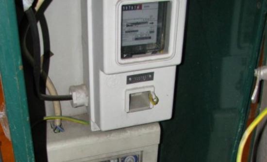 Προσποιήθηκε τον υπάλληλο της ΔΕΗ και έπεισε ηλικιωμένη να του δώσει 15.000 ευρώ!