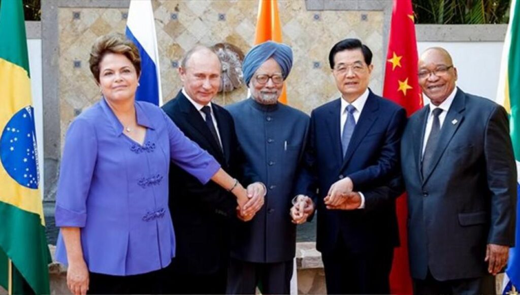 Γ.Ουσάκοφ: “Η Μόσχα γνωρίζει την πρόθεση της Αθήνας να μπει στην τράπεζα των BRICS”