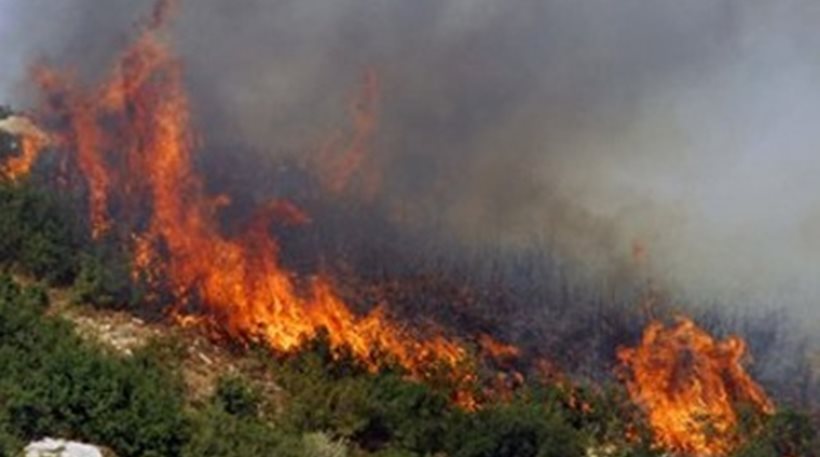 Σε εξέλιξη πυρκαγιά στο Πέραμα- Στο σημείο επιχειρούν 10 οχήματα με 30 πυροσβέστες