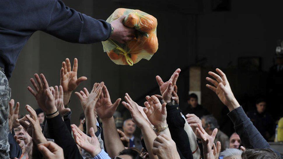 Aνώτατη κυβερνητική πηγή για την “ανθρωπιστική” βοήθεια των δανειστών: “Να την δώσουν στους πεινασμένους των συσσιτίων τους – Oύτε δέμα δεν θα μπει στην Ελλάδα”!