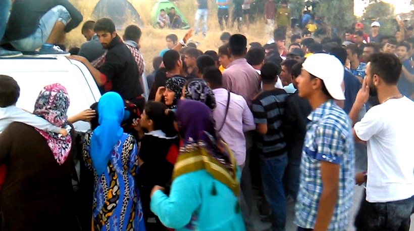 Λέσβος: «Σκοτωμός» λαθρομεταναστών για ένα πιάτο φαγητό (εικόνες- βίντεο)