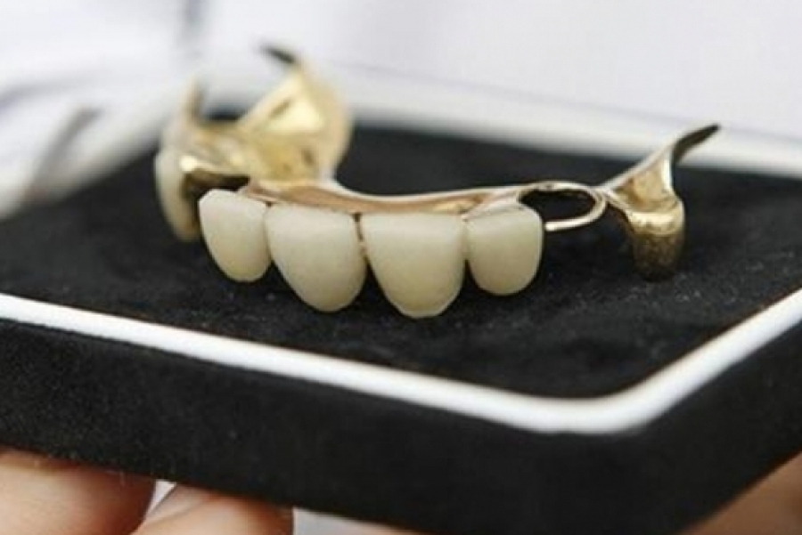 Έκλεψαν μέχρι και τις μασέλες από ηλικιωμένο ιερέα!