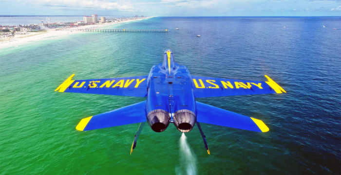 Μαχητικό των Blue Angels αναστάτωσε την παραλία [βίντεο]