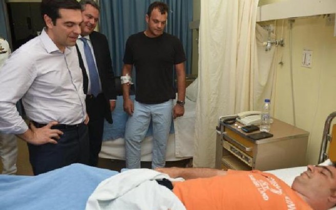 Τους δυο πιλότους του Canadair επισκέφτηκε στο νοσοκομείο ο Αλέξης Τσίπρας