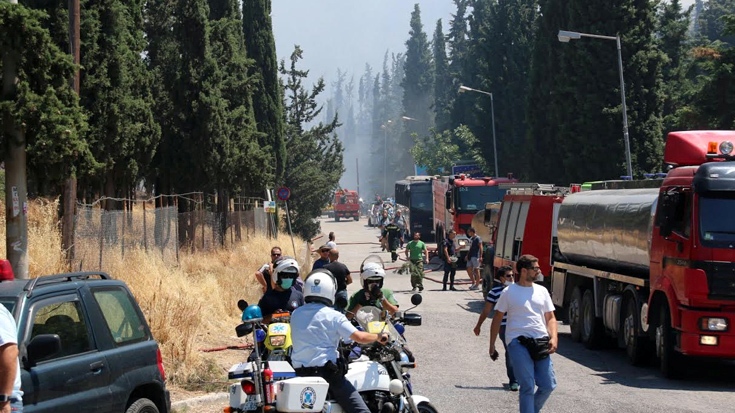 Σκληρές μάχες με τις φλόγες σε όλη την Αττική [βίντεο]
