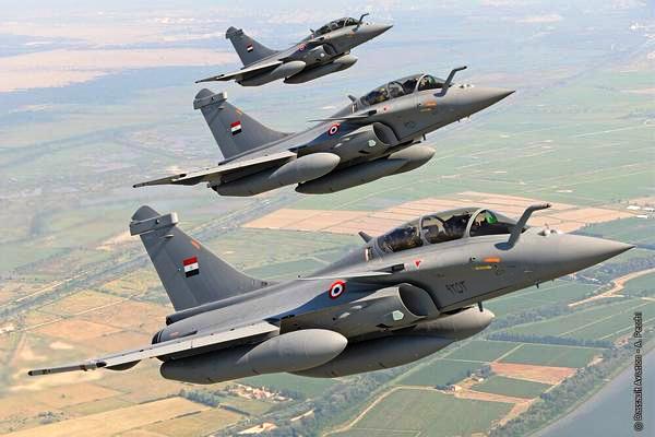 Η Γαλλία παρέδωσε τα τρία πρώτα Rafale στην Αίγυπτο