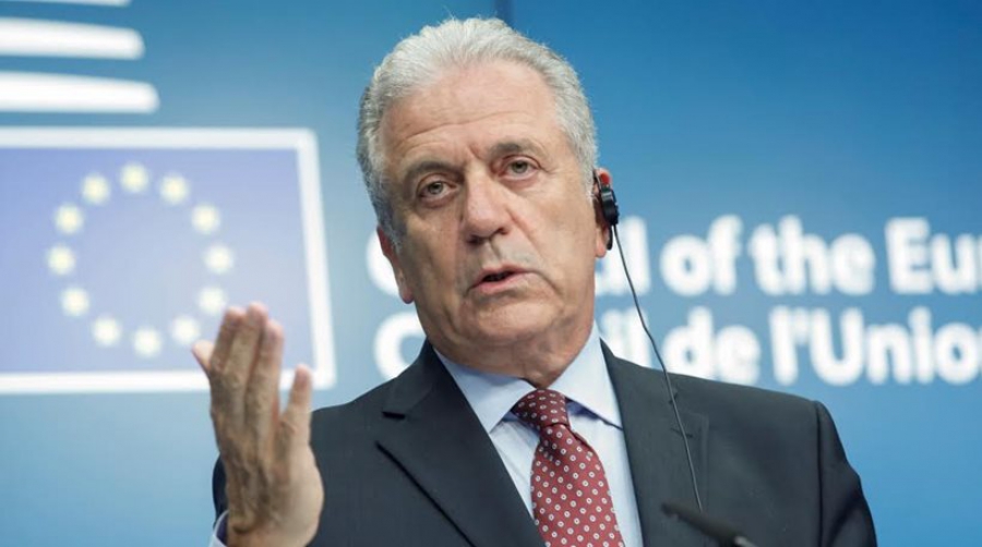 Αβραμόπουλος: “Συμφωνία για την επανεγκατάσταση προσφύγων εκτός ΕΕ”