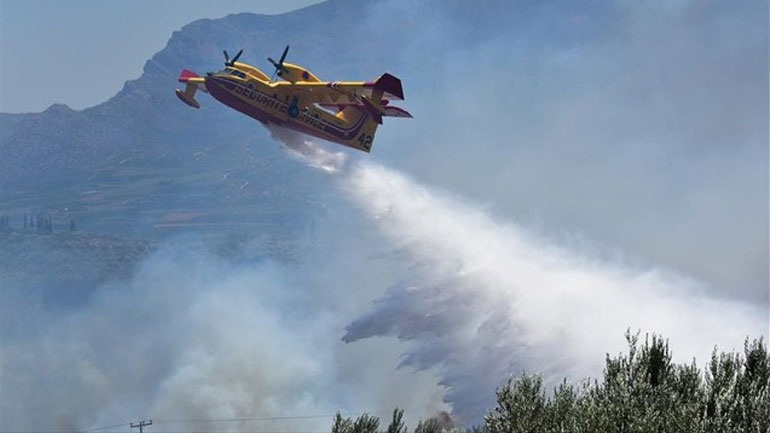 Υπό μερικό έλεγχο η πυρκαγιά στο Κάστρο Κυλλήνης