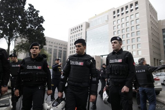 Νεκροί με μια σφαίρα στο κεφάλι 2 αστυνομικοί – Συναγερμός στην Τουρκία για τους τζιχαντιστές