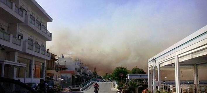 Υπό έλεγχο η φωτιά στον Πόρτο Ράφτη – Έκαιγε παρθένο δάσος (εικόνες)