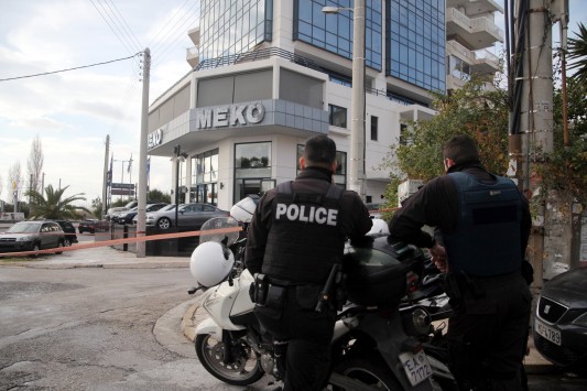 Ξάνθη: Έκαναν γυαλιά καρφιά αντιπροσωπεία αυτοκινήτων