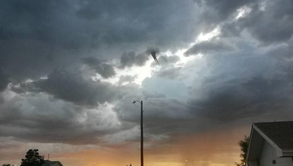 Απόκοσμη φιγούρα στον ουρανό του Τέξας συνέλαβε ο φωτογραφικός φακός