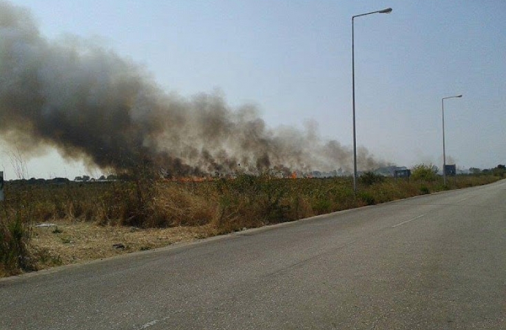 Στις φλόγες έκταση κοντά στη νατοϊκή βάση του Ακτίου